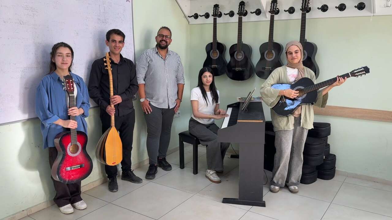 Semih öğretmen 9 gencin hayatına dokundu! Özlem’in yolu Konya’ya çıktı 11